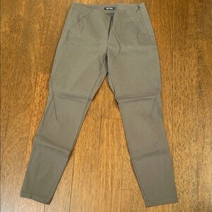 Arc'teryx Women’s Tan Chinos  （Olive green）